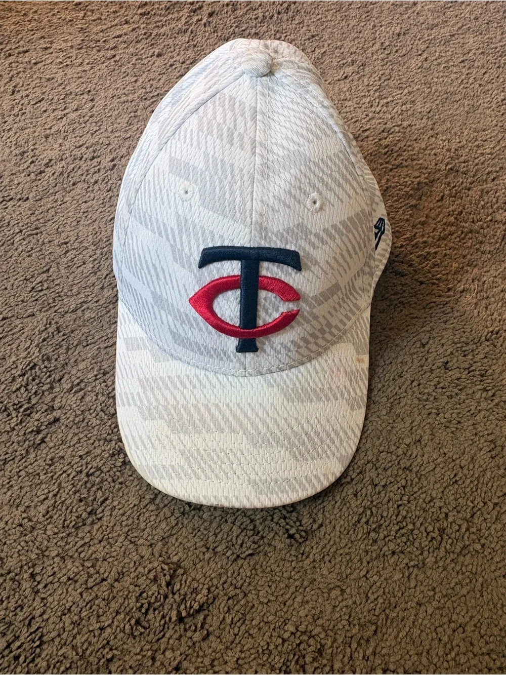 New Era Kids Minnesota Twins White Hat with Navy & Red Logo